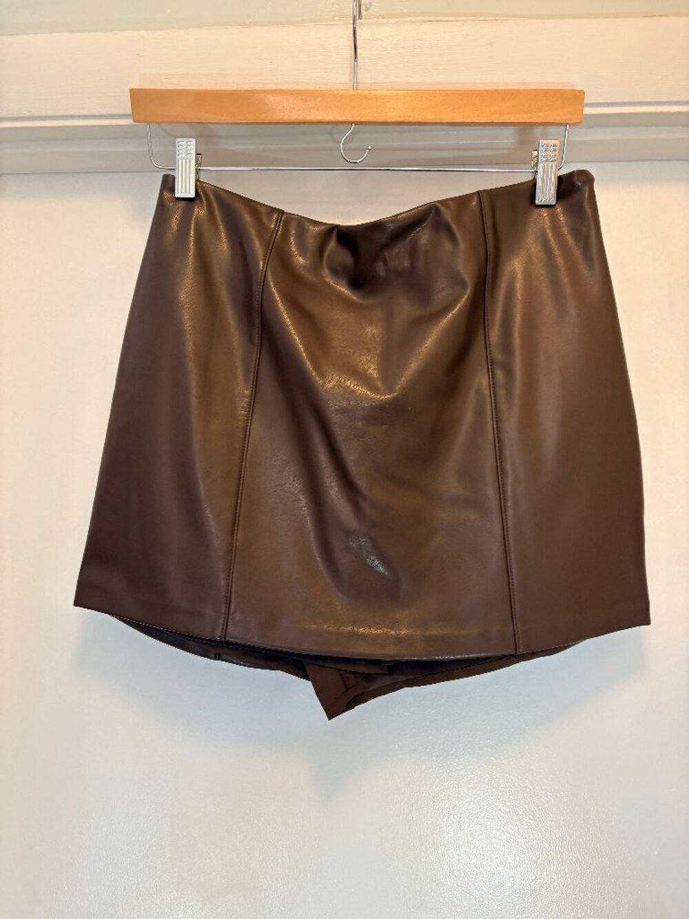 The A&F Scarlett Vegan Leather Mini Skort - M